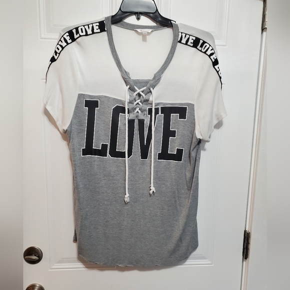 No Boundaries LOVE T-Shirt - Picture 12 of 13